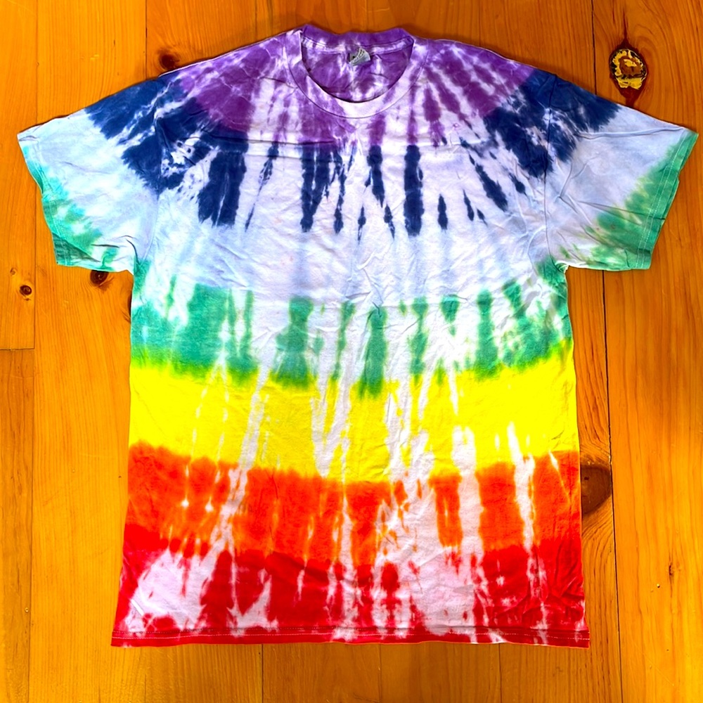 TIE DYE T-shirt ARTISAN. brand new.